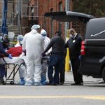 Estados Unidos têm disparada de mortos e falta de equipamentos Estados Unidos têm disparada de mortos e falta de equipamentos