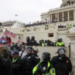 Protesto interrompe sessão do Congresso dos EUA para validar eleição Protesto interrompe sessão do Congresso dos EUA para validar eleição