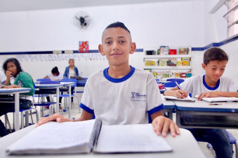 Prefeitura de São Cristóvão  garante inclusão com intérpretes de Libras na Rede Municipal