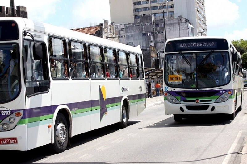Como medida preventiva, frota do transporte público vai ser reduzida a partir de segunda, 23