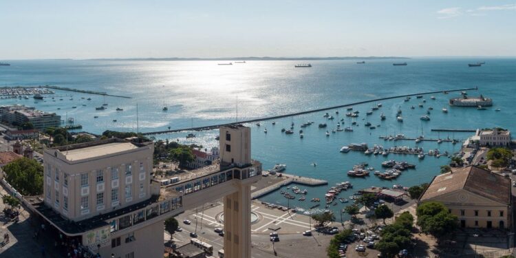 Bahia prorroga até 1º de junho toque de recolher em todo o estado