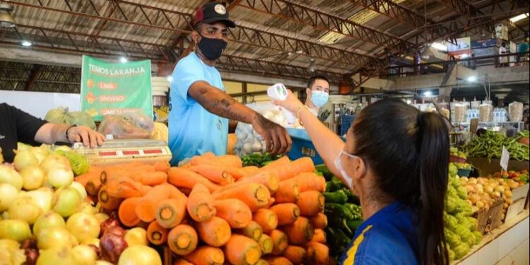 PMA mantém cuidados preventivos à covid-19 nos mercados municipais
