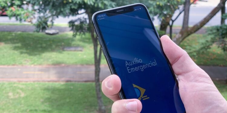 Caixa paga hoje auxílio emergencial a nascidos em agosto