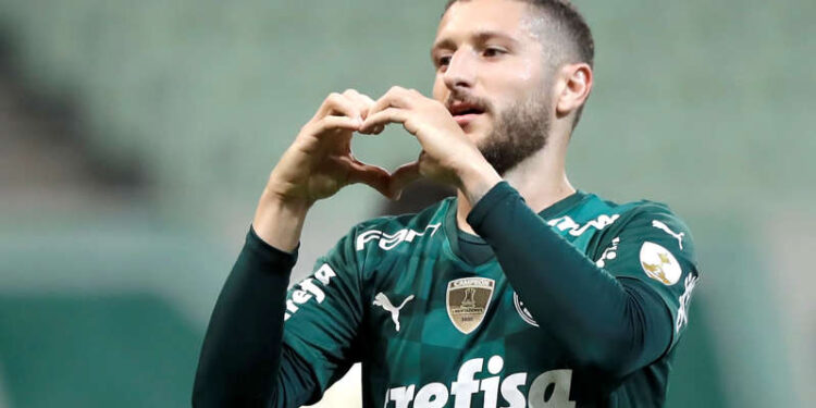 Palmeiras “martela” e tem goleada facilitada por expulsão que gerou diferentes opiniões nas redes sociais