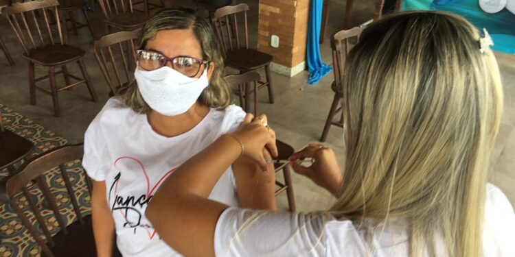 Prefeitura de Propriá inicia vacinação dos profissionais da Educação
