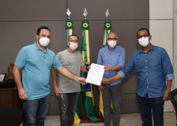Prefeito Edvaldo entrega projeto da LDO para 2022 ao presidente da Câmara