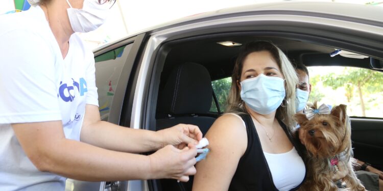 Aracaju alcança mais de 23% da população vacinada contra covid-19 neste domingo, 30