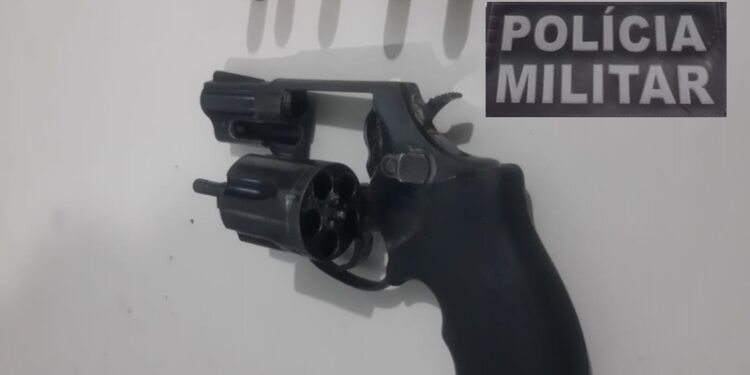 Polícia Militar apreende arma de fogo na Praia do Viral