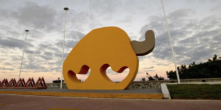 Em Aracaju, governador inaugura primeiro trecho da Orla Sul e assina ordens de serviço