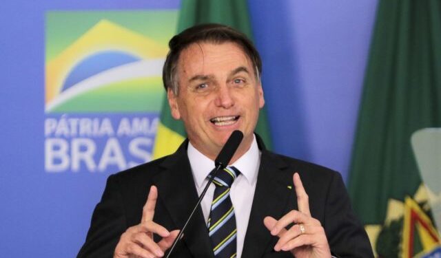 Bolsonaro vai ao STF contra lockdown e toque de recolher em estados e cidades