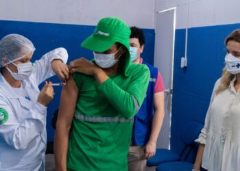 Prefeitura de Lagarto realiza vacinação dos Trabalhadores de Limpeza Urbana e Manejo de Resíduos Sólidos