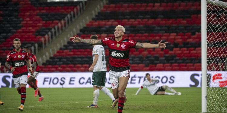 Flamengo derrota o Palmeiras por 1 a 0 e estreia com o pé direito no Brasileirão