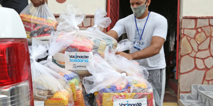 Campanha Vacinação Solidária já arrecadou nove toneladas de alimentos