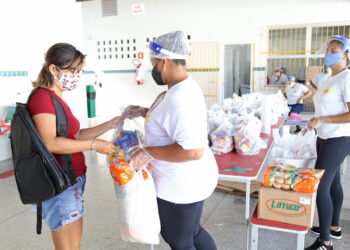 Prefeitura de Aracaju dá continuidade à entrega de kits de alimentação escolar