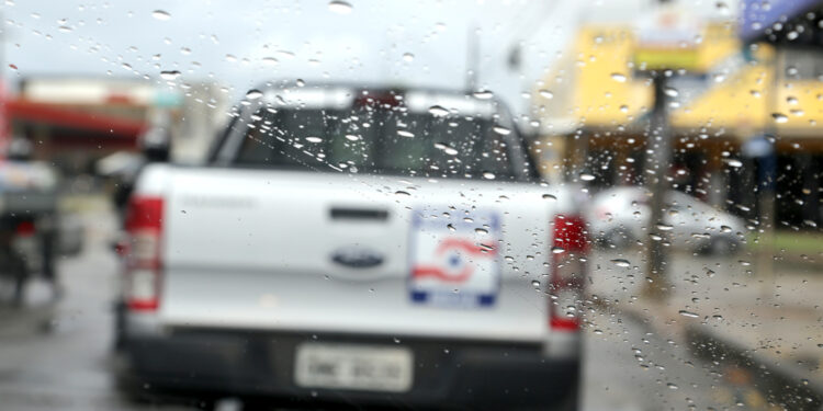 Defesa Civil emite alerta de chuva para as próximas 72h em Aracaju