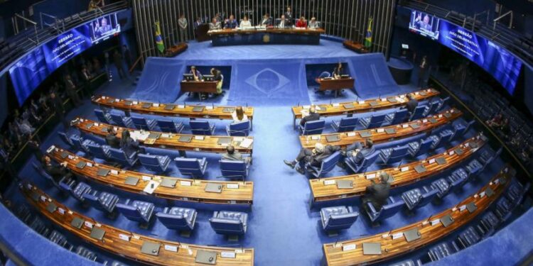 Senado aprova MP que fixa em R$ 1,1 mil valor do salário mínimo