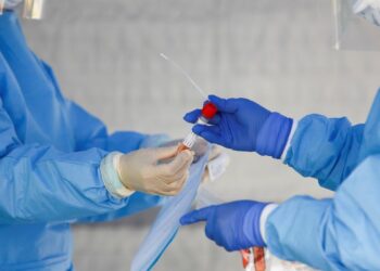 Covid-19: Brasil tem 16,1 milhões de casos e 449,8 mil mortes