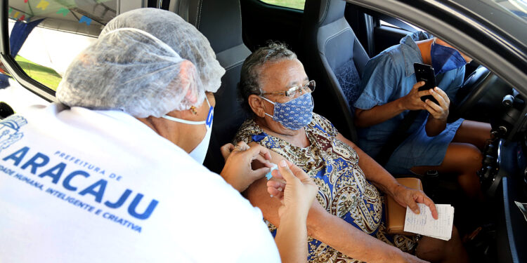 Aracaju inicia inicia nova etapa do plano de imunização e vacina mais de 3.179 pessoas