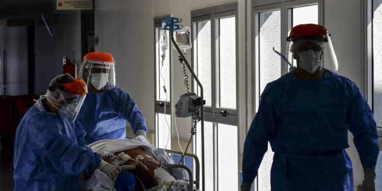 Covid-19: Brasil registra 17,4 milhões de casos e 488,2 mil mortes