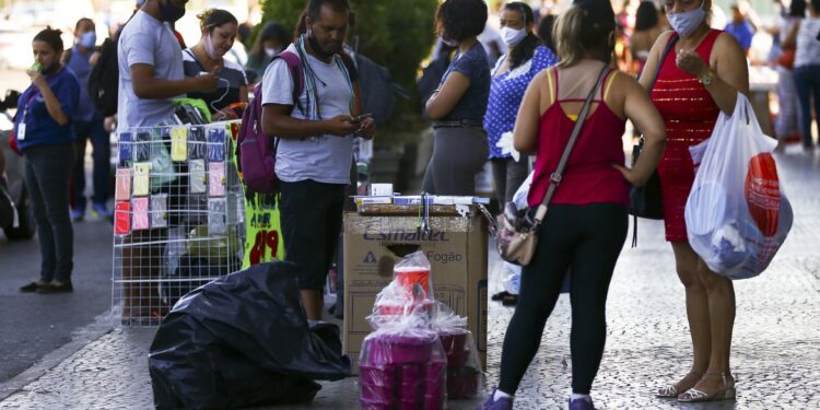 Pandemia ainda provoca impactos no mercado de trabalho, diz Ipea