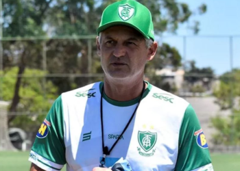 Lisca pede demissão do América-MG