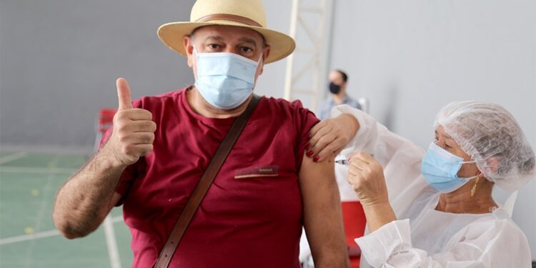Aracaju vacinou quase 50 mil pessoas contra covid-19 somente nesta semana