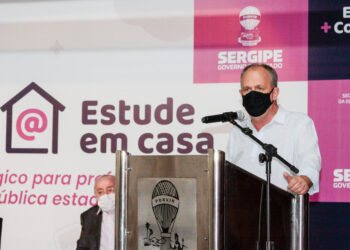 “Nunca se fez tanto pela educação”, diz Belivaldo ao sancionar Lei Educação Mais Conectada e inaugurar simbolicamente 12 obras em escolas
