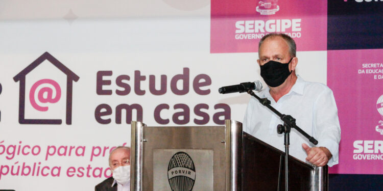 “Nunca se fez tanto pela educação”, diz Belivaldo ao sancionar Lei Educação Mais Conectada e inaugurar simbolicamente 12 obras em escolas