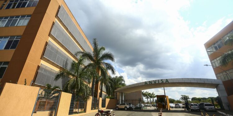 Anvisa autoriza vacina da Pfizer para crianças a partir de 12 anos