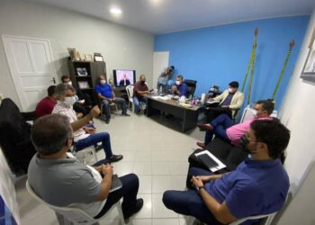 Prefeito Otavio Sobral se reúne com representante do Sintese para discutir grave dos professores em Itaporanga