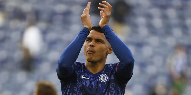 Chelsea anuncia renovação do contrato de Thiago Silva