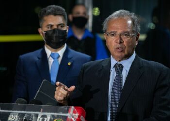 Guedes: auxílio será prorrogado por mais 2 meses e pode ser estendido