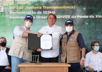 Bolsonaro inaugura 102 km de asfalto em trecho da Transamazônica