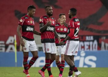Na despedida de Gerson, Flamengo bate Fortaleza no Maracanã