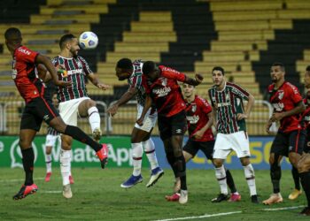 Brasileiro: Athletico-PR supera Fluminense e permanece vice-líder