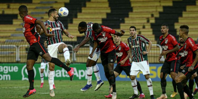 Brasileiro: Athletico-PR supera Fluminense e permanece vice-líder