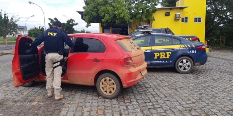 Itabaiana/SE: PRF recupera na BR-235 carro de locadora