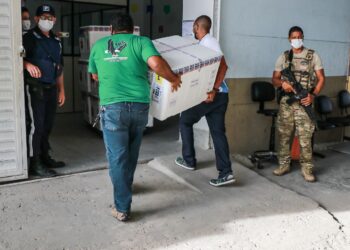 Sergipe recebe mais  de 41 mil doses de vacina contra a Covid-19