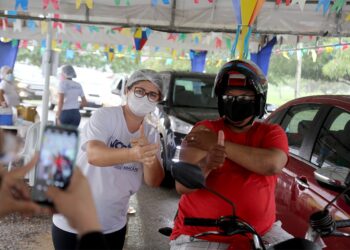 Aracaju vacina mais de 20 mil pessoas no fim de semana e imunização atinge 37% da população