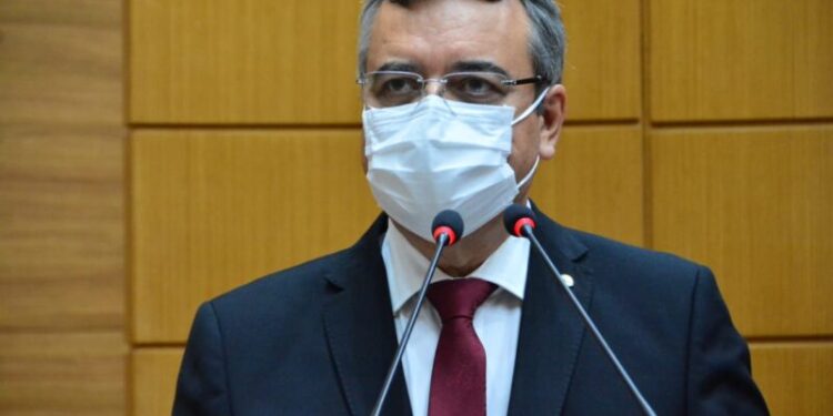 Luciano Pimentel comemora implantação de usina de energia solar
