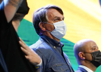 Sem apresentar provas, Bolsonaro volta a falar em fraude nas eleições de 2018