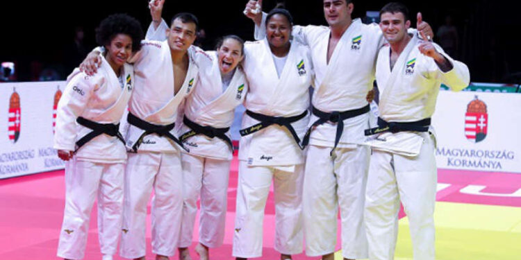 Com três medalhas, judô brasileiro iguala campanha do Mundial de 2019