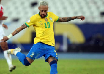 Neymar recorda dificuldades e chora após goleada: ‘Passei por muita coisa’