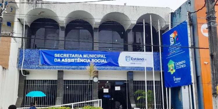 Prefeitura de Estância inicia entrega do cartão do BEM