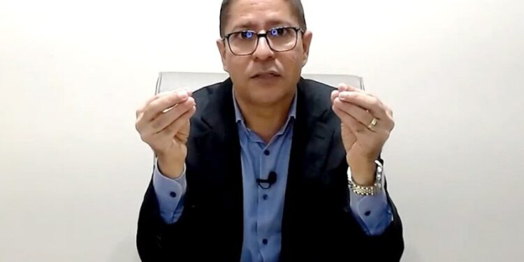 Ricardo Marques apresenta projeto para que placas de obras em Aracaju tenham mais transparência