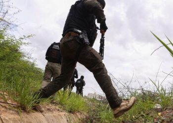 Policiais civis do Cope prendem homem que atropelou desafeto por ciúmes