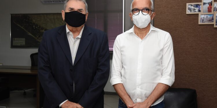 Prefeito de Aracaju recebe visita do conselheiro do TCE, Carlos Alberto Sobral