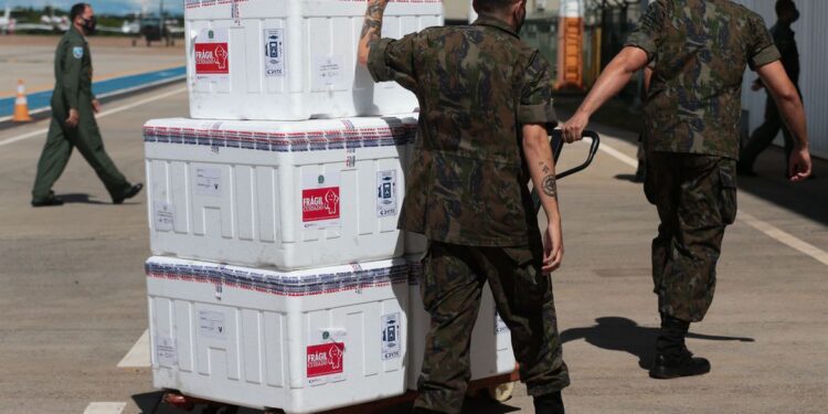 Governo distribuiu mais de 100 milhões de vacinas contra covid-19