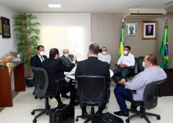 Luciano Bispo recebe empresários do ramo de combustíveis