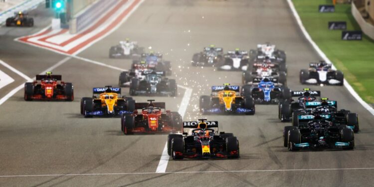 GP do Azerbaijão tem vitória de Pérez, batida de Verstappen e erro de Hamilton